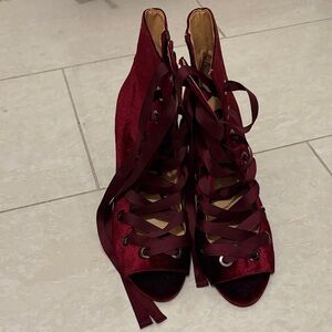 Daya by Zendaya - Lace-Up Peep Toe Ankle Boots in Burgundy